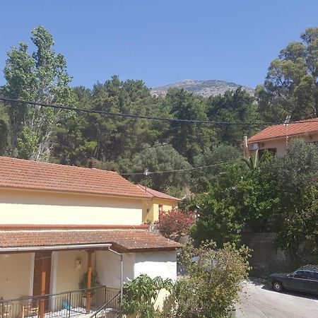 Moustakis Hotel Agia Efimia Luaran gambar